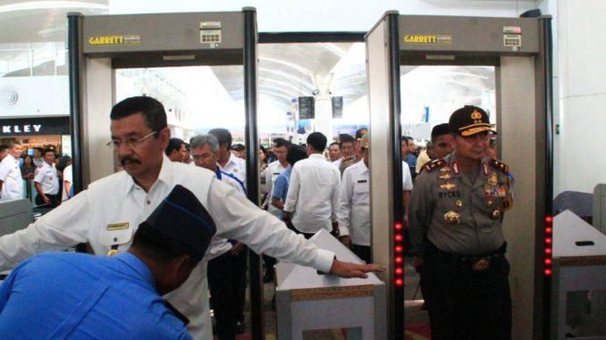 Bersama Kapoldasu, Gubsu Lakukan Pemantauan Transportasi Mudik di Terminal Amplas dan Bandara Kualanamu