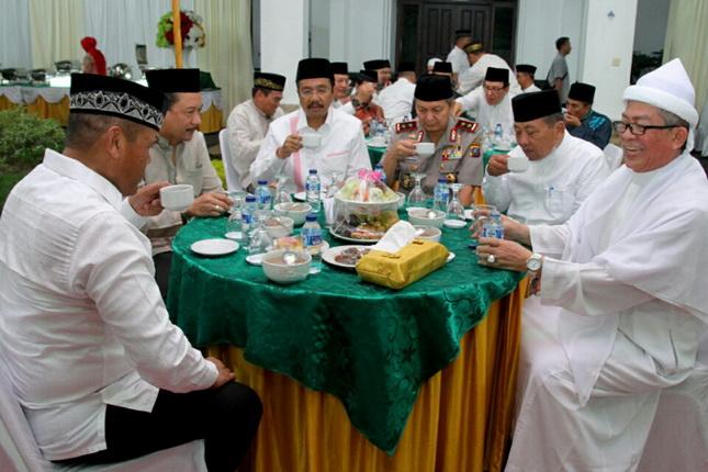 Gubernur Sumut Silaturahmi dan Berbuka Puasa di Kediaman Pangdam I/BB