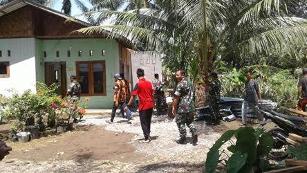 Kodim 0203/Lkt Bantu Warga yang Jadi Korban Puting Beliung di Langkat