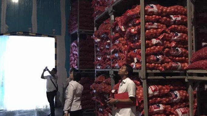 Polda Sumut Gerebek Gudang Penimbunan Puluhan Ton Bahan Pokok di Binjai