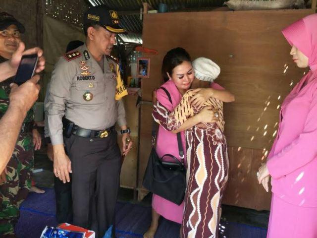 Sambut HUT Bhayangkara, Polres Deli Serdang Gerebek Warga Susah