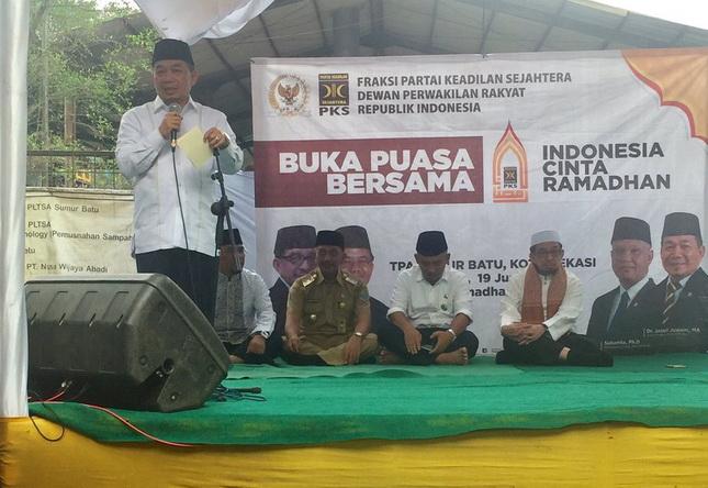 Fraksi PKS Buka Puasa Bersama Dengan Pemulung 