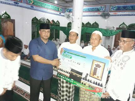 Dandim 0209/LB Beri Bantuan Anak Yatim dan Pengurus Masjid di Labura