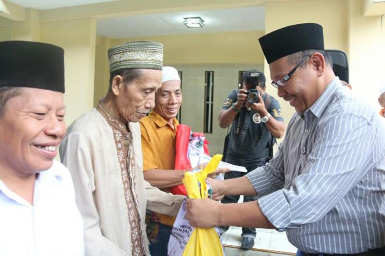Wakil Walikota Medan Salurkan Zakat Pemko Medan