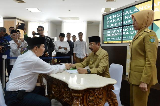 Gubernur, Wakil Gubernur dan Pejabat Pemprov Sumut Serahkan Zakat Harta ke Baznas Sumut