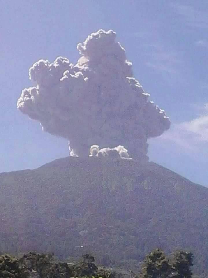 Gunung Marapi di Sumbar Meletus, Radius 3 KM Tak Boleh Ada Aktivitas