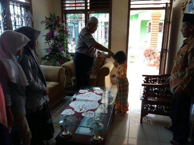 Bulan Ramadhan, Bhabinkamtibmas Beri Bantuan ke Anak Yatim