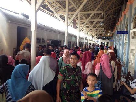 Arus Balik Lebaran, Terminal Bus dan Kereta Api di Medan Ramai Dipadati Penumpang