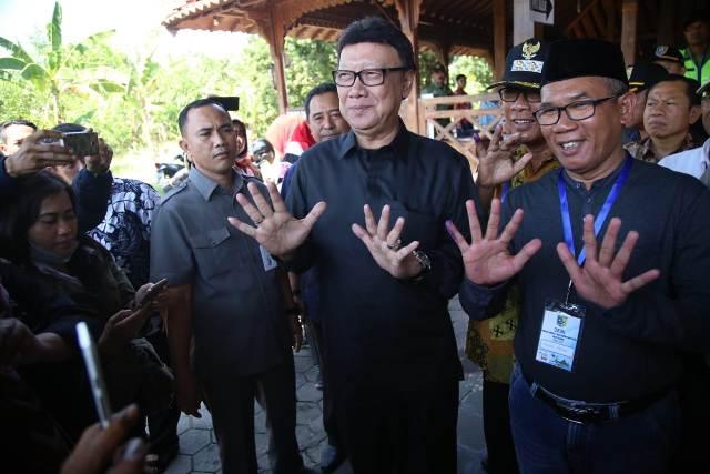 Mendagri Akan Lantik Kepala Daerah di Pilkada Serentak Meski Sudah Berstatus Tersangka