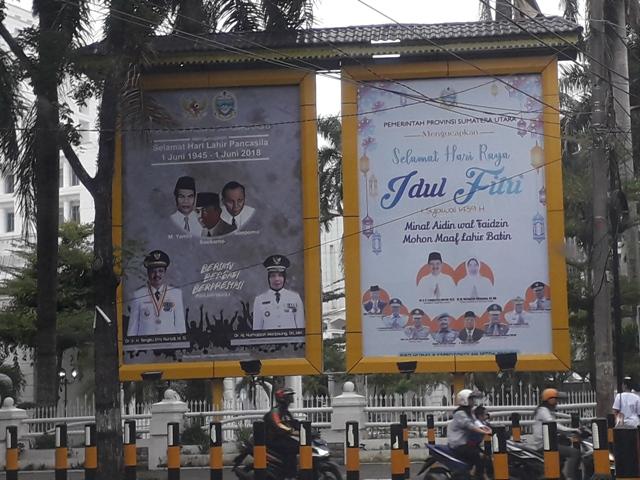 Meski Jabatan Telah Berakhir, Poster Tengku Erry Masih Terpasang di Kantor Gubernur 