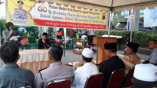 Jalin Silaturahmi, Polsek Medan Kota Adakan Buka Puasa Bersama di Pos Pam depan Medan Mall