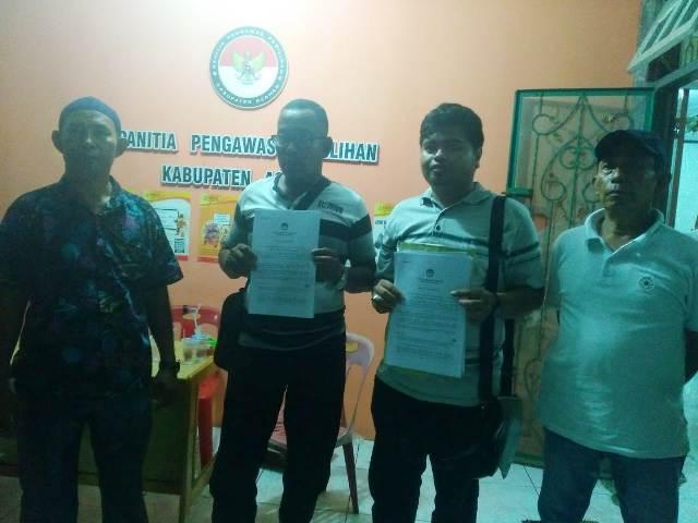 Bawa Dokumen Alat Bukti, Warga Simpang Empat Asahan Laporkan Djoss dan Kades ke Panwas