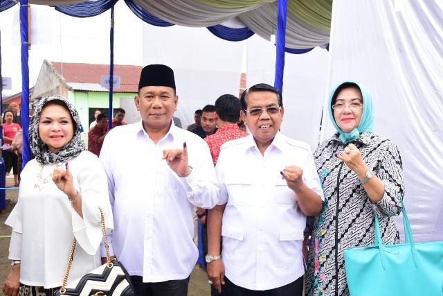 Ashari Tambunan dan Zainuddin Mars Gunakan Hak Pilihnya di TPS 1 Tanjung Garbus