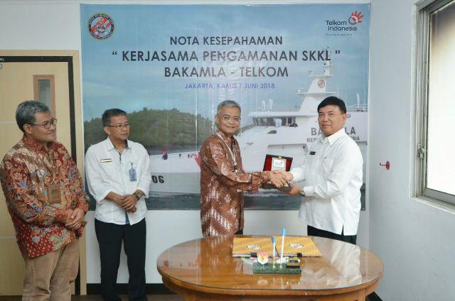 Bakamla RI-Telkom Tandatangani Kerja Sama Sistem Komunikasi Kabel Laut