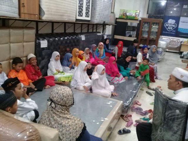 Warga Jalan Karya Buka Puasa Bersama dan Santuni Puluhan Anak Yatim Piatu