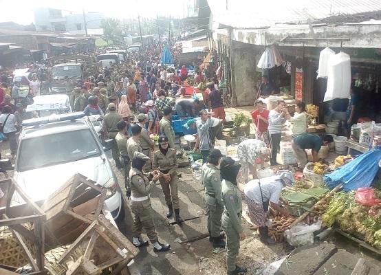 Tak Tertib, Polsek Medan Kota Tertibkan PKL di Simpang Limun 