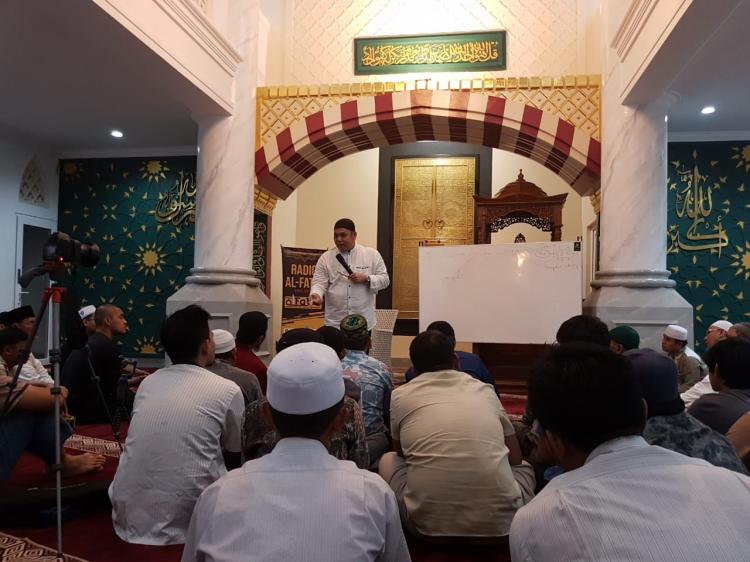 Ustadz Munzir Situmorang: Usai Ramadhan Sedekah dan Ibadah Lainnya Juga Harus Berlomba-lomba