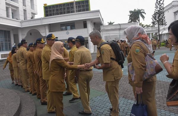 Hari Pertama Kerja Pasca Libur Lebaran, Gubsu Ingatkan ASN Tingkatkan Etos Kerja 