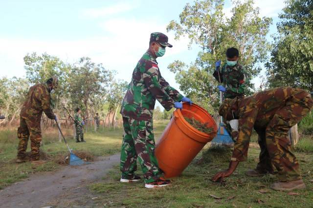 Prajurit Yonif 411 Kostrad dan PNGDF Gelar Karya Bhakti di Tapal Batas