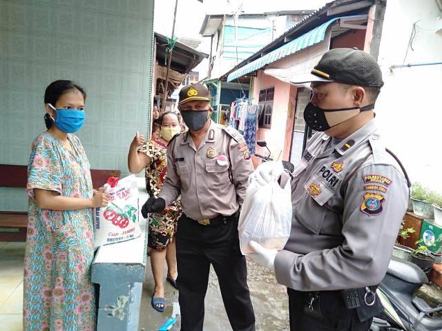 Peduli Warga Miskin, Polsek Medan Timur Kembali Gulirkan Sembako