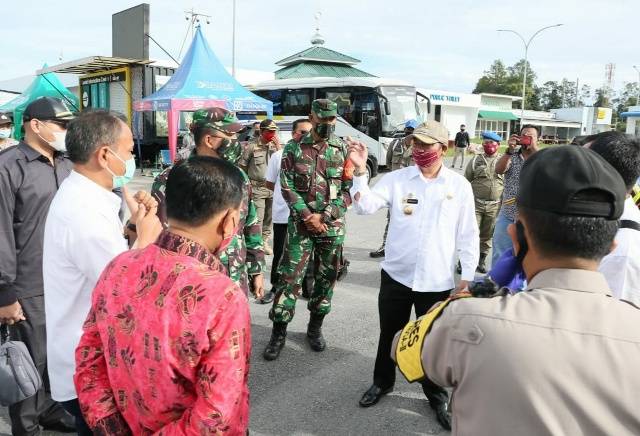 Bupati Taput Tinjau Pembukaan Kembali Penerbangan di Bandara Internasional Silangit