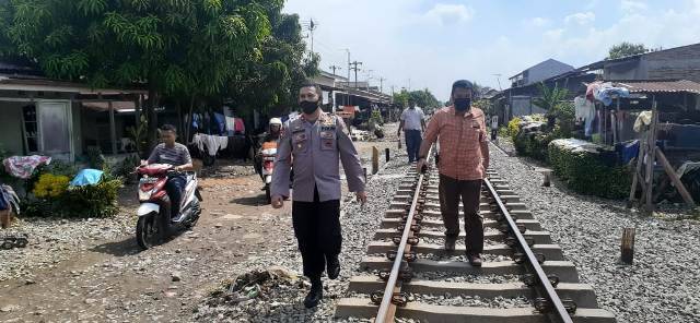 Kompol Pardamean Hutahaean Patroli Jalan Kaki, Sampaikan Pesan Kamtibmas untuk Masyarakat Helvetia