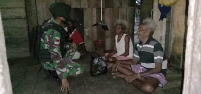 Satgas 754 Kostrad Kembali Gulirkan Puluhan Paket Sembako untuk 6 Kampung di Distrik Bonggo Papua