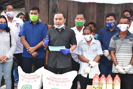 Bupati Tapteng Salurkan 57 Ton Pupuk NPK, Herbisida dan Benih Padi kepada 55 Poktan
