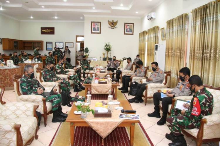 Panglima TNI :  Lakukan Pendekatan Kultural Dalam Pelaksanaan 3T