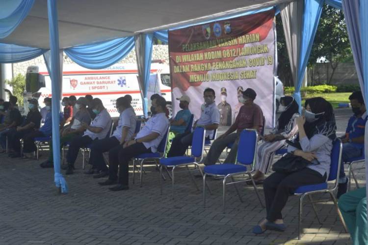 Buruh di Kecamatan Paciran Jadi Sasaran Vaksinasi
