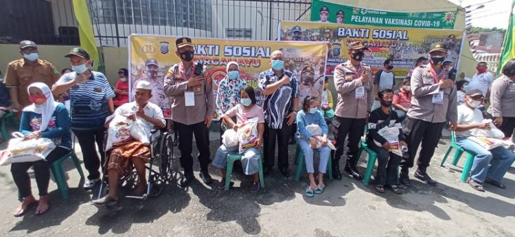 Peduli Warga Lumpuh, Polsek Medan Timur Berbagi Sembako untuk Penyandang Disabilitas