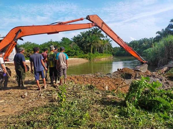 Tangani Banjir di Desa Adian Torop, Pemkab Labura dan Perusahaan Sepakat Tutup Hulu Sungai