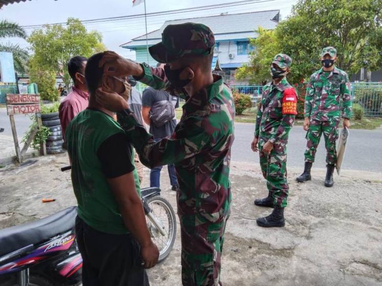 Batalyon Infanteri Perketat Protokol Kesehatan dan Bagikan Masker