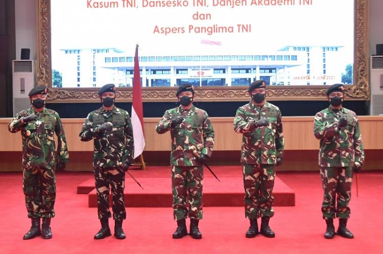 Panglima TNI Pimpin Sertijab Kasum dan Aspers serta Penyerahan Jabatan Dansesko dan Danjen Akademi