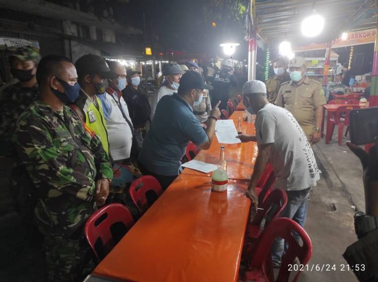 Langgar Prokes, Polsek Medan Area Bubarkan Kerumunan Warga di Cafe Jalan Asia