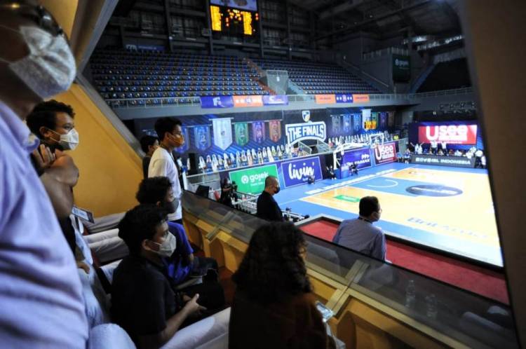 Final IBL: Anies Hadir dan Dukung Langsung Satria Muda dan Pelita Jaya di Arena Pertandingan Kelapa Gading