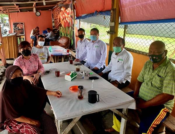 Ketua Forum CSR Kesos Sumut Arman Chandra Kunjungi Lansia yang Masih Produktif