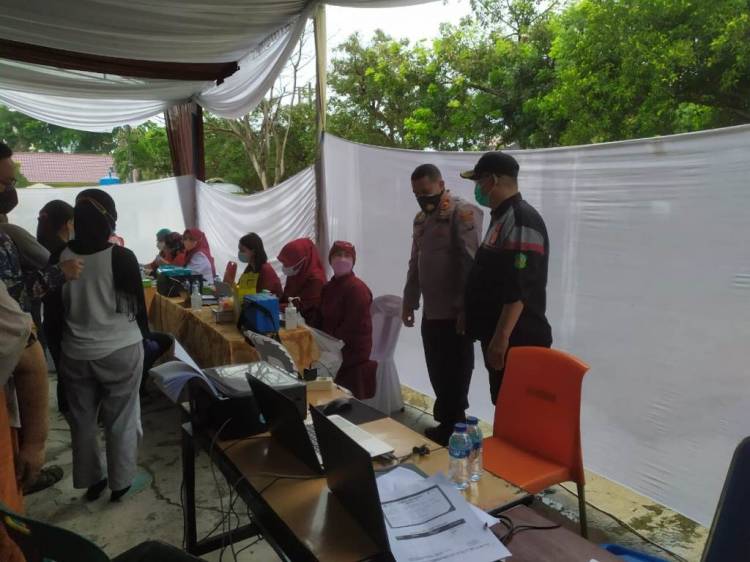 Sambut HUT Bhayangkara 2021, Polsek Medan Helvetia Gelar Vaksinasi Covid - 19 Massal