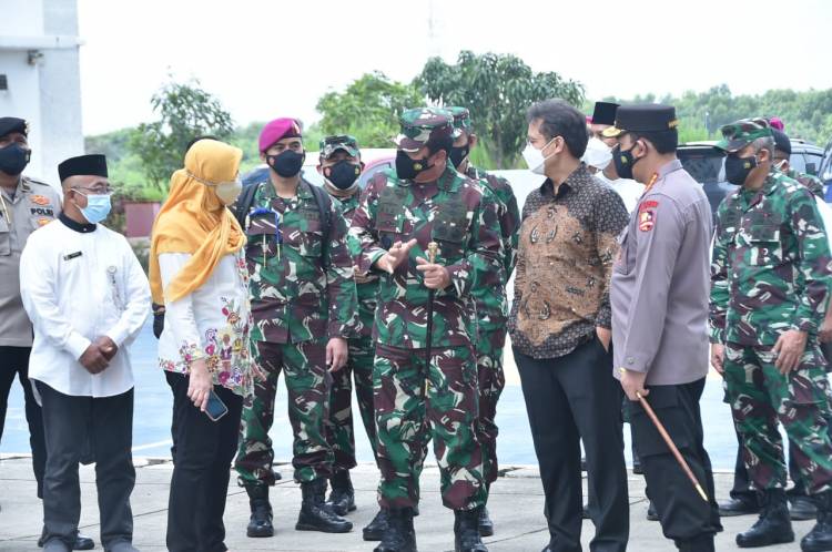 Panglima TNI Tinjau Isolasi Terpusat OTG dan Kelurahan Rorotan di Cilincing