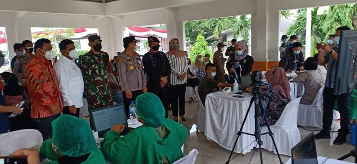 Sambut HUT ke-75 Bhayangkara, Polresta Deli Serdang Lakukan Vaksin kepada 3.000 Warga 