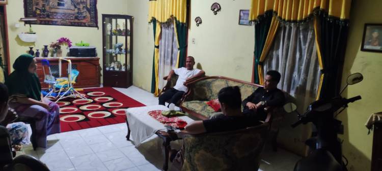 Kunjungi Wanita Korban Penganiayaan Pencuri, Kapolsek Patumbak Berikan Santunan