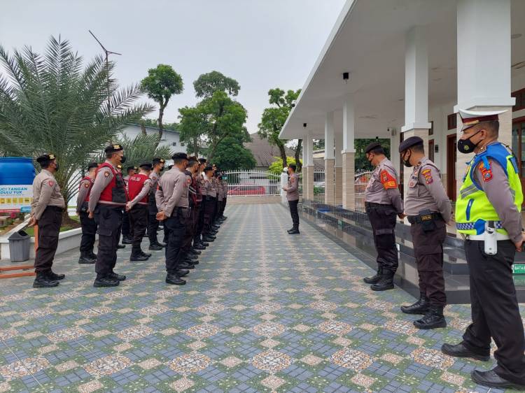 Polsek  Medan Baru Kawal Peringatan Hari Anti Narkotika Internasional  di Jalan Sudirman 