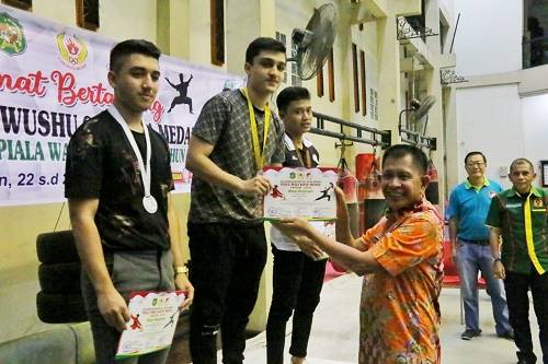 Kadispora Kota Medan Serahkan Medali Kejuaraan Wushu se-Kota Medan