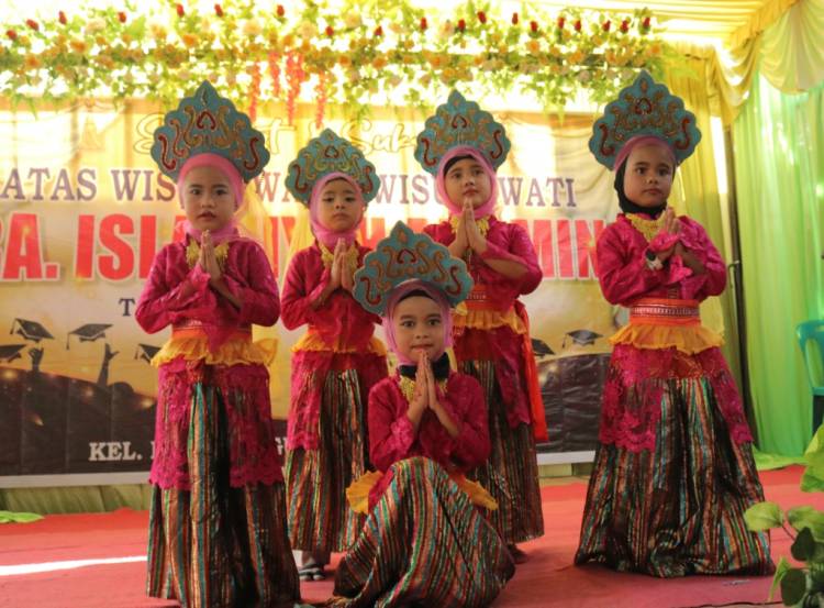 Wisuda 107 Santri Yayasan Islamiyah Al Amin Meriah, Tampilkan Tarian Daerah dan Penceramah Cilik