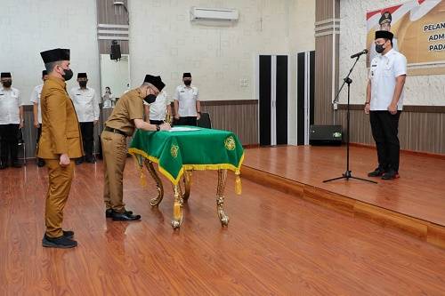 Ambil Sumpah Janji dan Lantik 15 Pejabat Administrator dan Pengawas, Bobby Nasution Minta Target PAD Harus Tercapai