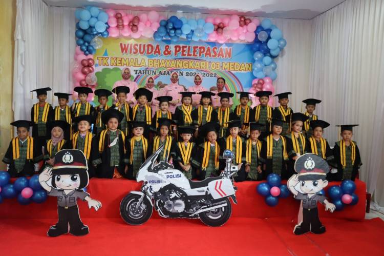Pengurus Yayasan Kemala Bhayangkari Medan Wisuda Peserta Didik di Jalan Haji Misbah