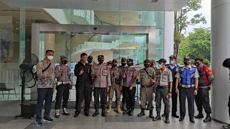 Operasi Yustisi, Sat Binmas Polrestabes Ajak Warga Terapkan Prokes di Jalan Pulau Pinang Medan 
