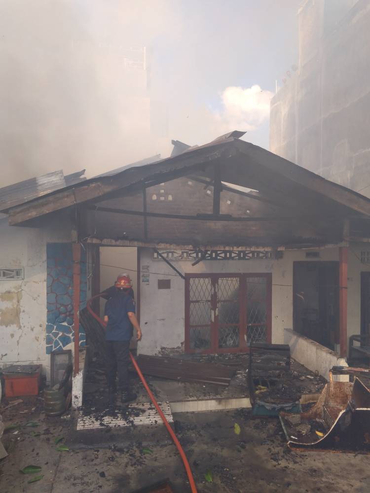 Satu Unit Rumah Permanen di Jalan Pelita 2 Terbakar