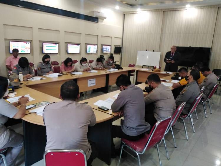 Personel Nasrani Polrestabes Medan Ikuti Binrohtal