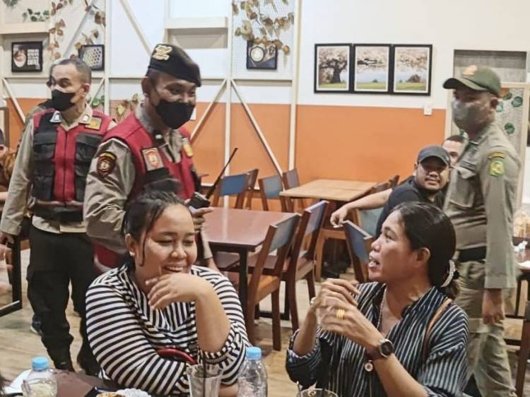 Polisi Beri Imbauan Prokes ke Lokasi Kuliner Jalan Gatot Subroto Medan